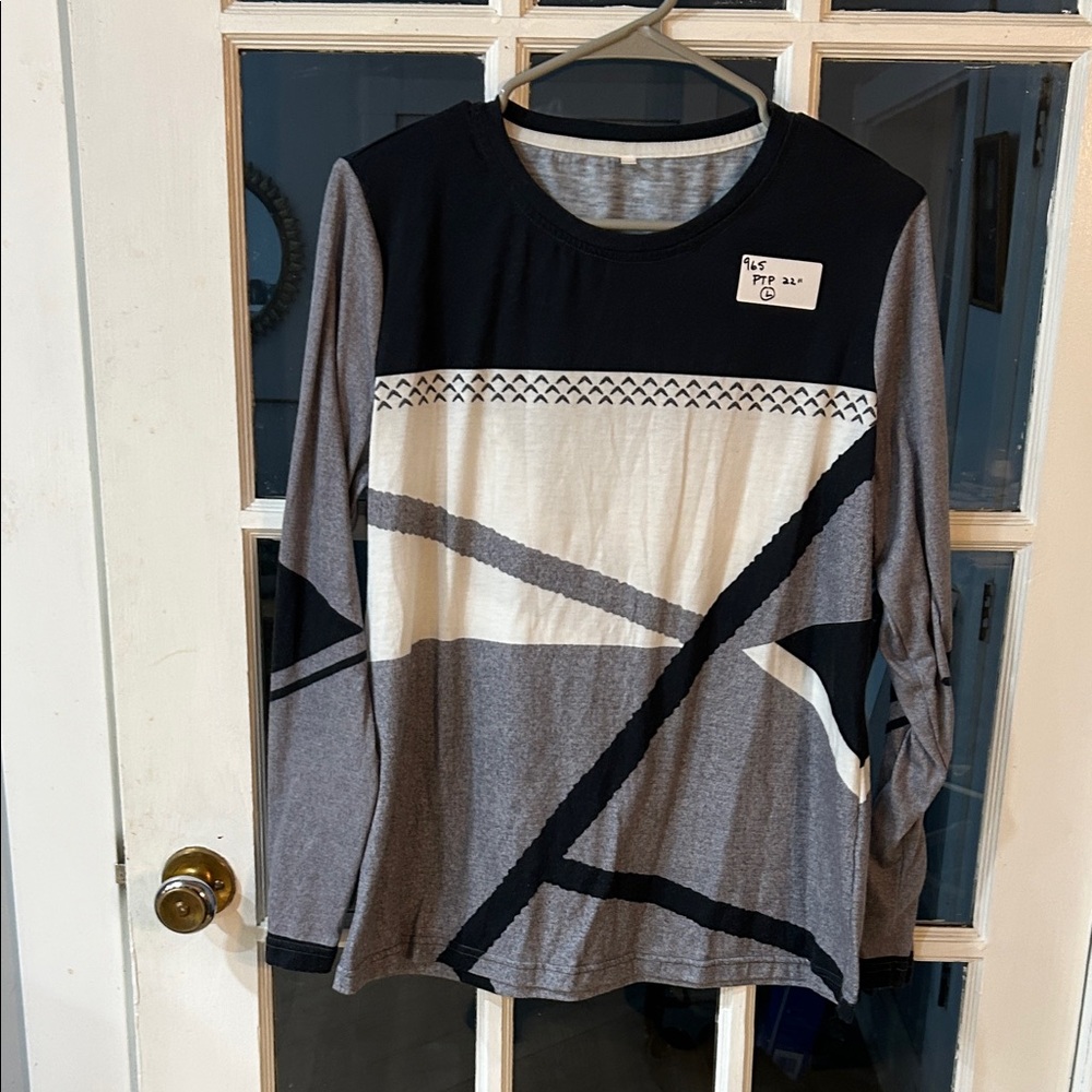 965. Stylish Black and Gray Long Sleeve Top